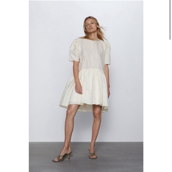 Zara Voluminous Flounce Mini Dress in Ivory. Size Small. - Picture 4 of 12